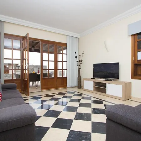 Casa George Vila *